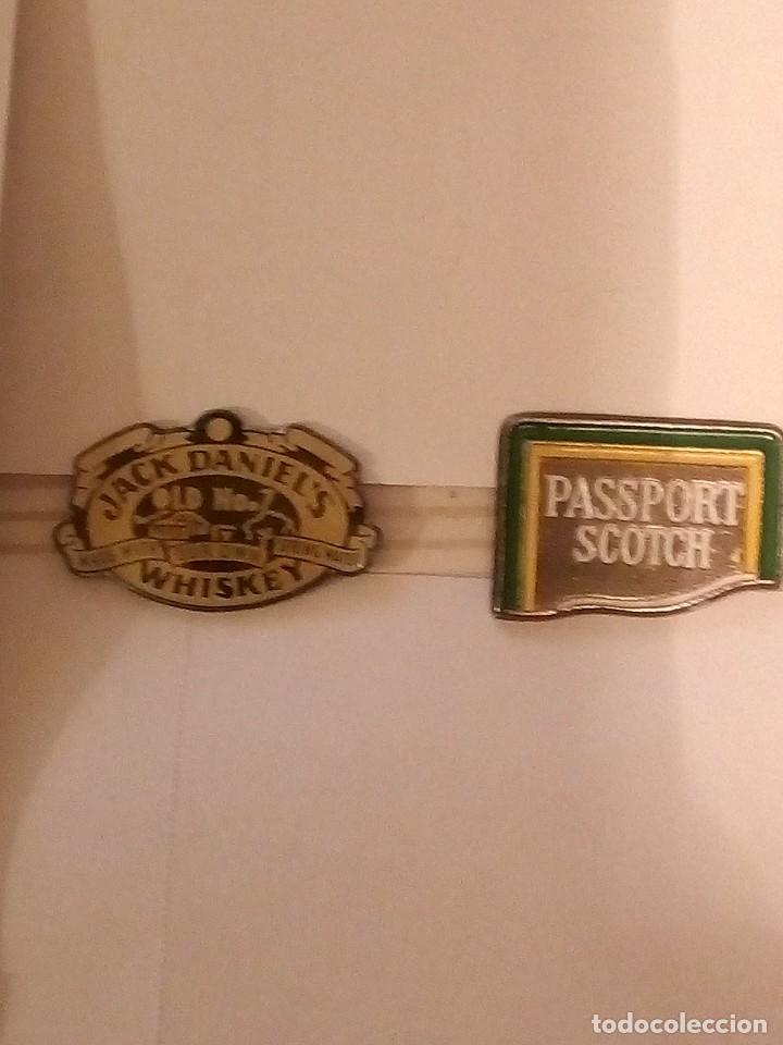 Colecionismo Cadernetas: PIN . BEBIDAS WHISKY.TIPO PINCHO.ANTIGUOS.EN IMAGEN.