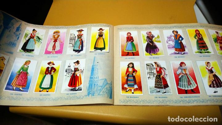 Coleccionismo &aacute;lbumes: trajes tipicos - Foto 2