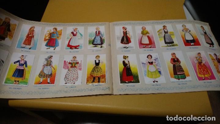 Coleccionismo &aacute;lbumes: trajes tipicos - Foto 3