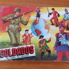 Coleccionismo Álbumes: ALBUM SOLDADOS DE TODOS LOS TIEMPOS SEMI COMPLETO - 172 DE 240 CROMOS - MAGA (HJ). Lote 375723604