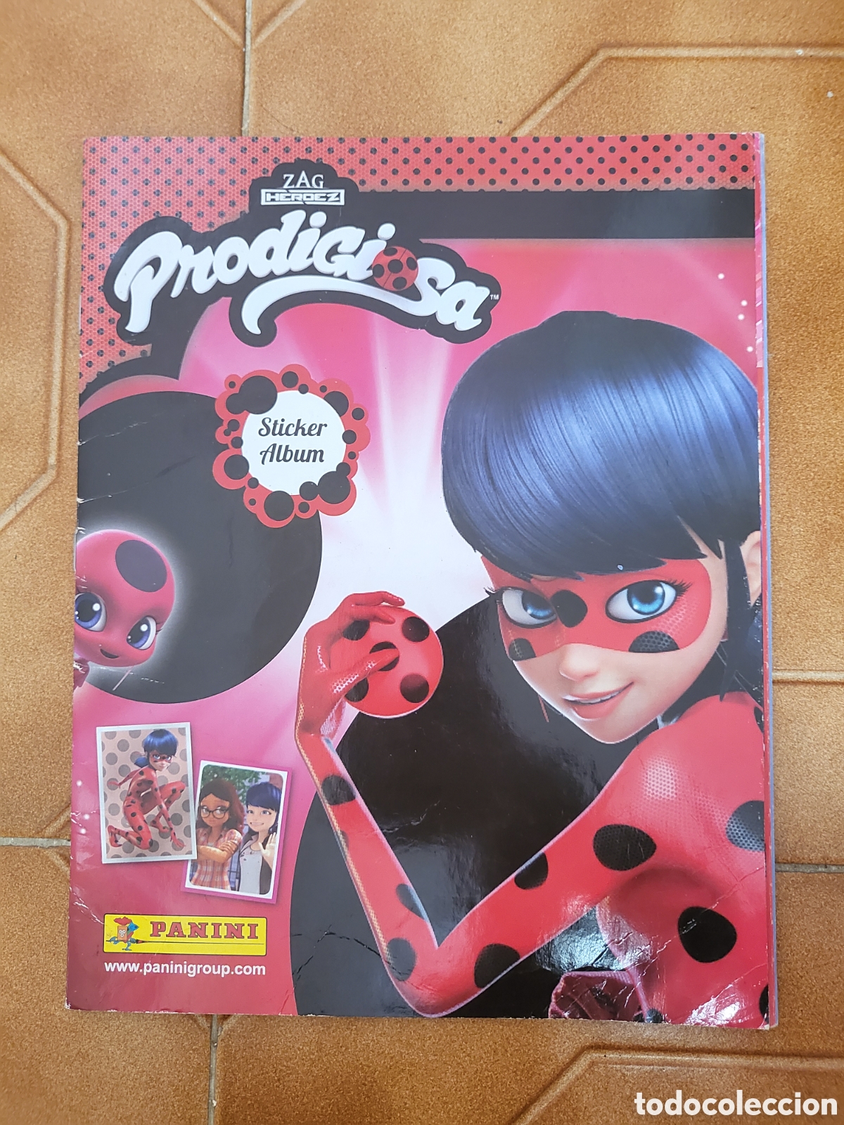 Álbum de pegatinas oficial de Miraculous Ladybug! 