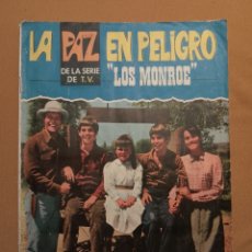 Coleccionismo Álbumes: ÁLBUM LA PAZ EN PELIGRO. LOS MONROE. EDITORIAL FHER. 1967. CASI COMPLETO. FALTAN 4 CROMOS.