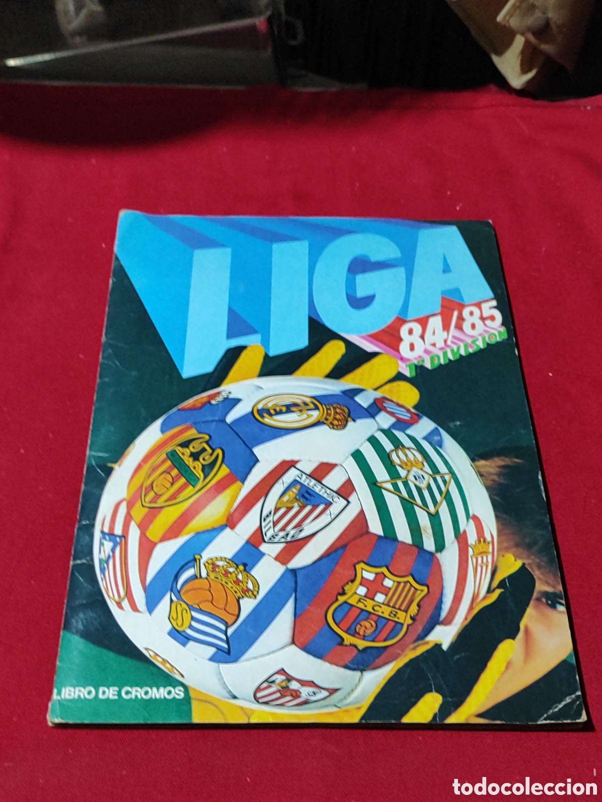 Coleccionismo &Aacute;lbumes: Album liga 84 85 ediciones este con muchos cromos pero incompleto