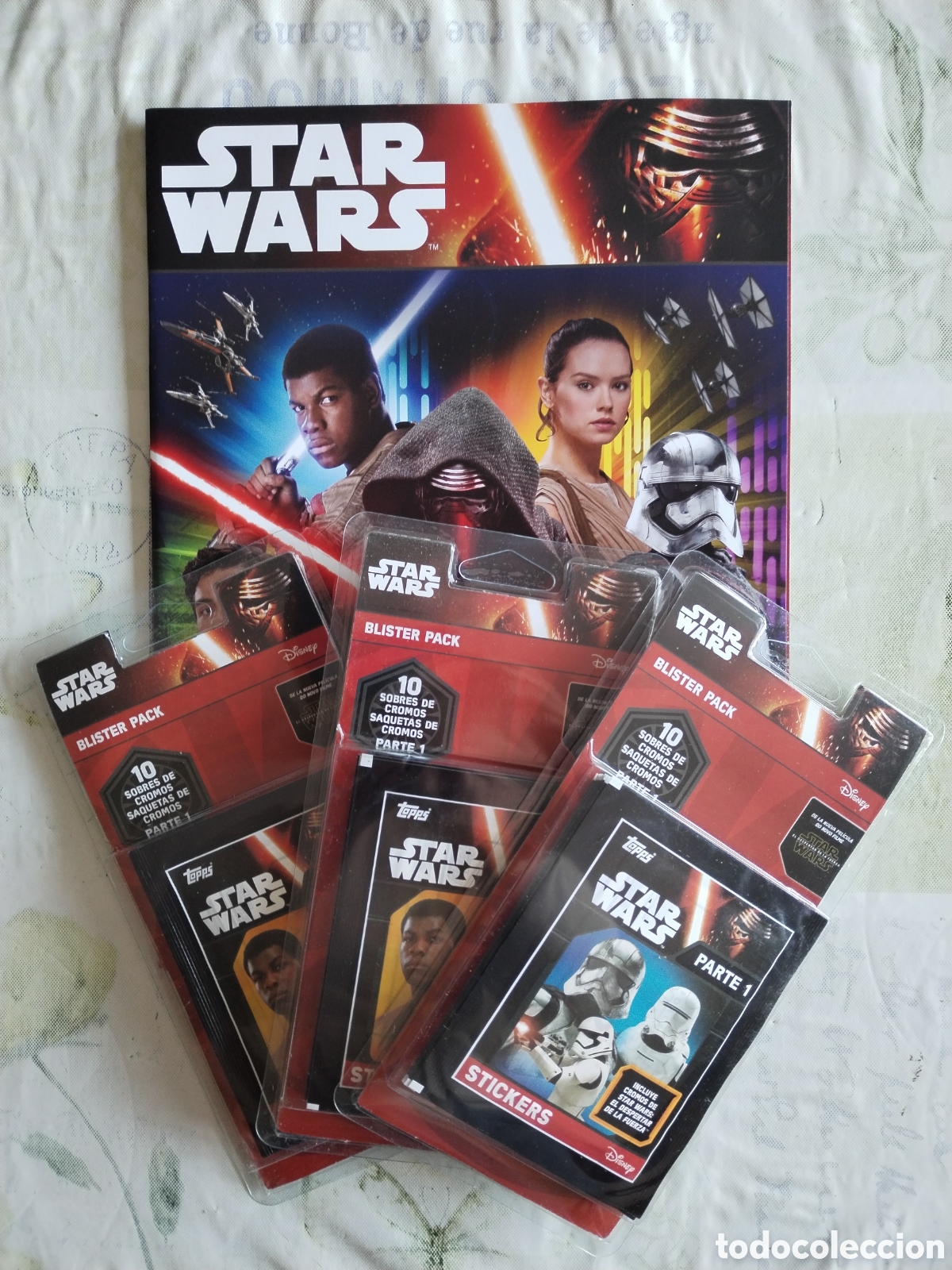 Coleccionismo &Aacute;lbumes: Album vac&iacute;o star wars Topps El despertar de la fuerza m&aacute;s 30 sobres cromos