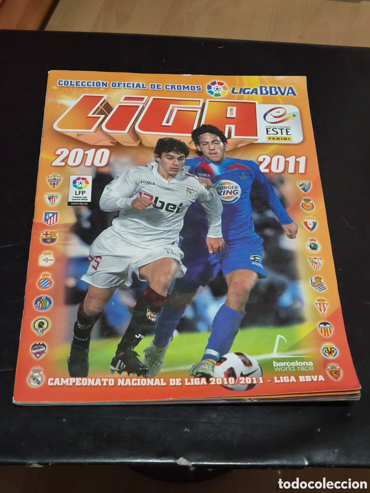 Coleccionismo &aacute;lbumes: ALBUM LIGA ESTE 2010 2011 INCOMPLETO CON 88 CROMOS PEGADOS