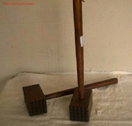 Antig&uuml;edades: MACHACADOR DE AJOS .. de madera - Foto 1