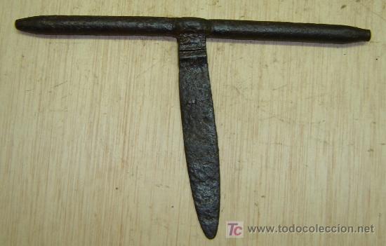 Antig&uuml;edades: CERROJO ANTIGUO HIERRO FORJADO - Foto 1