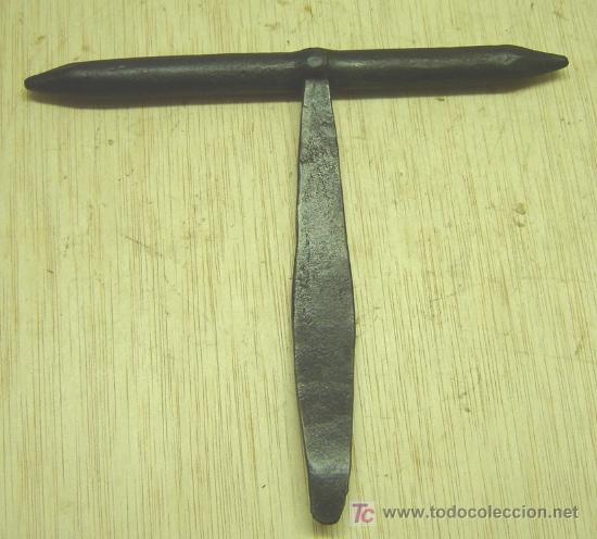 Antig&uuml;edades: CERROJO ANTIGUO HIERRO FORJADO horizontal 22 cms. vertical 17 cms. - Foto 1