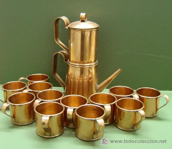 Antig&uuml;edades: JUEGO DE CAFETERA Y 12 TAZAS EN COBRE - Foto 1