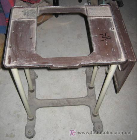Antig&uuml;edades: Mesita para m&aacute;quina de escribir - Foto 1