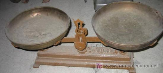 Antig&uuml;edades: B&aacute;scula de 2 platos, de 5 kg - Foto 1