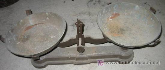 Antig&uuml;edades: B&aacute;scula de 2 platos, de 15 kg - Foto 1