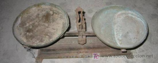 Antig&uuml;edades: B&aacute;scula de 2 platos, de 2 kg - Foto 1