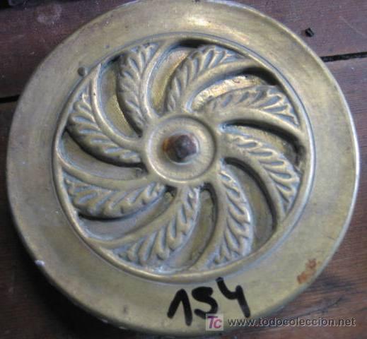 Antig&uuml;edades: Mirilla de bronce de 10 cms - Foto 1