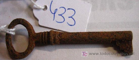 Antig&uuml;edades: Llave antigua de 55 cms - Foto 1
