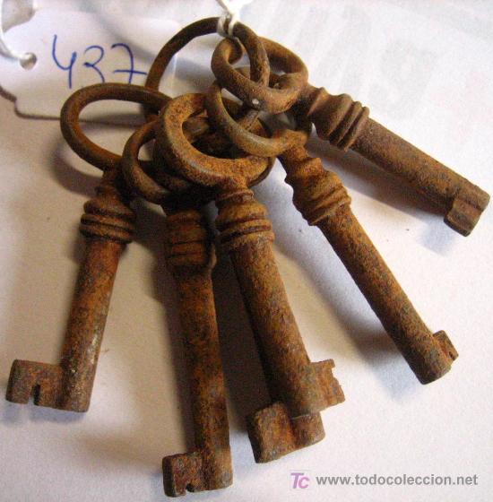 Antig&uuml;edades: Manojo de 6 llaves, de 4 cms aprox - Foto 1
