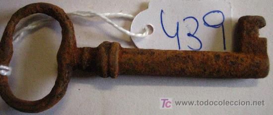Antig&uuml;edades: Llave antigua de 75 cms - Foto 1