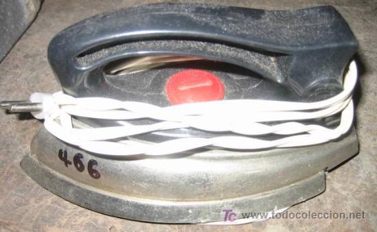 Antig&uuml;edades: Plancha el&eacute;ctrica de 13 cms de base - Foto 1