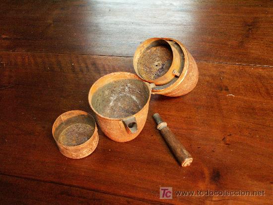 Antig&uuml;edades: Cafetera desmontada, el mango es de madera. - Foto 2