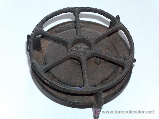 Antig&uuml;edades: Infiernillo de hierro forjado. - Foto 1