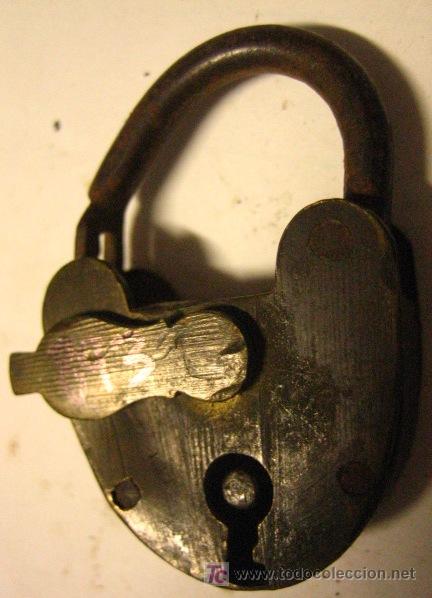 Antig&uuml;edades: Candado sin llave de 4 cms de alto - Foto 1