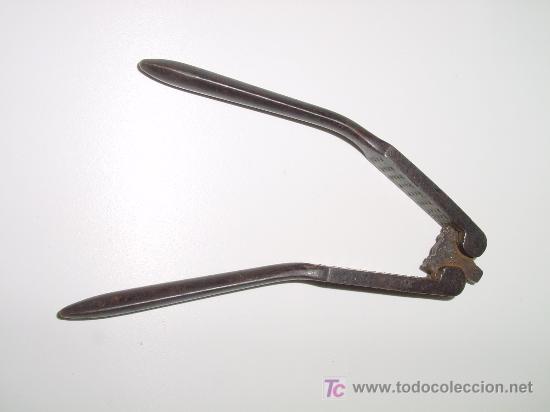 Antig&uuml;edades: ANTIGUO CASCANUECES DE HIERRO - Foto 3