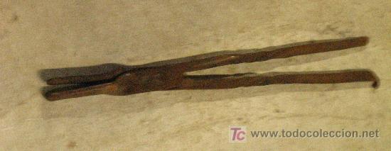 Antig&uuml;edades: Tenazas de forja, 37 cms - Foto 1