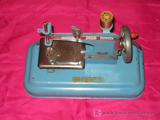 Antig&uuml;edades: M&Aacute;QUINA DE COSER DE JUGUETE - Foto 1