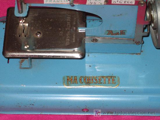 Antig&uuml;edades: M&Aacute;QUINA DE COSER DE JUGUETE - Foto 3