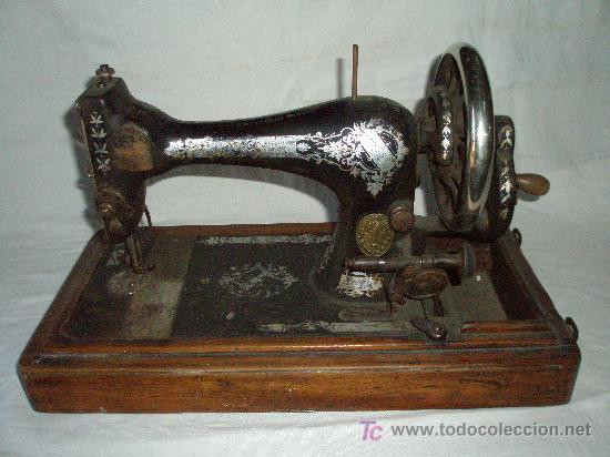 Antig&uuml;edades: MAQUINA COSER MANUAL MARCA SINGER - Foto 2