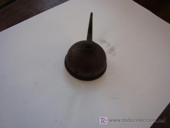 Antig&uuml;edades: Aceitera Refrey - Foto 1