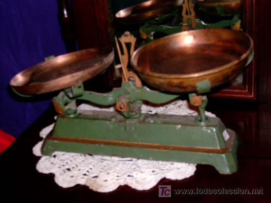 Antig&uuml;edades: peque&ntilde;a  balanza de platos - Foto 1