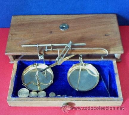 Antig&uuml;edades: BALANZA DE PLATILLOS PLEGABLE - EN CAJA DE MADERA - Foto 2