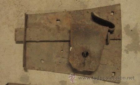 Antig&uuml;edades: Cerradura de 23 cms, sin llave - Foto 1