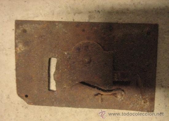 Antig&uuml;edades: Cerradura de 10 cms, sin llave - Foto 1