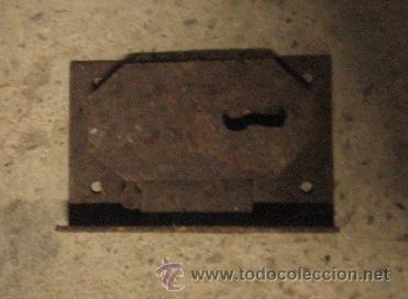 Antig&uuml;edades: Cerradura de 6 cms, sin llave - Foto 1