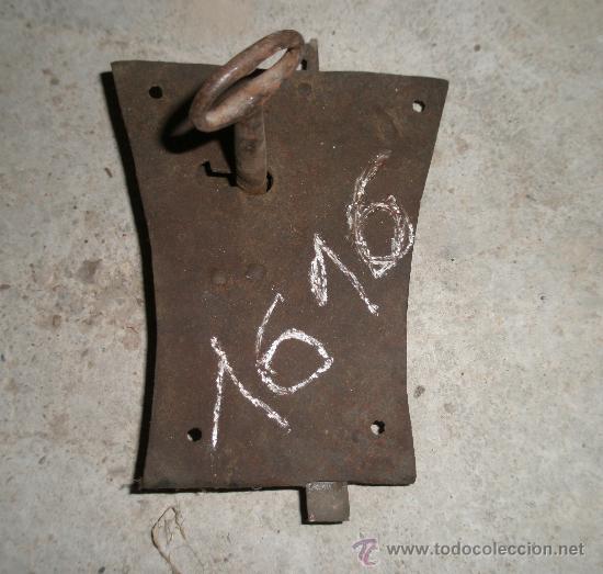 Antig&uuml;edades: Cerradura con llave, 15 cms, a rstaurar - Foto 1