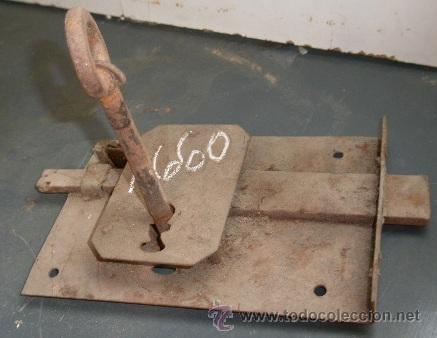 Antig&uuml;edades: Cerradura con llave, de 17 cms - Foto 1