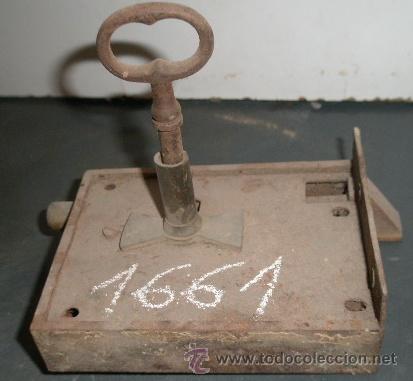 Antig&uuml;edades: Cerradura con llave, 14 cms - Foto 1