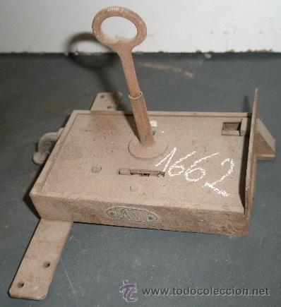 Antig&uuml;edades: Cerradura con llave, 13 cms - Foto 1