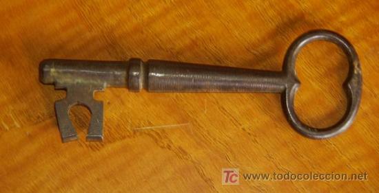 Antig&uuml;edades: LLAVE ANTIGUA DE CURIOSA FORMA - Foto 1