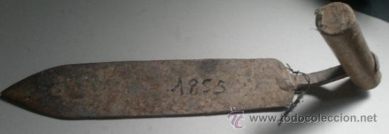 Antig&uuml;edades: Herramienta agr&iacute;cola de 32 cms - Foto 1