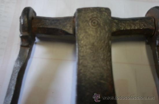Antig&uuml;edades: Llamador de forja de 17 cms de alto - Foto 2