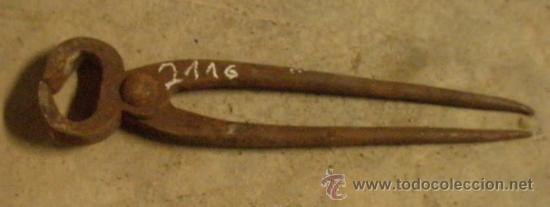 Antig&uuml;edades: Tenazas de herrador de 35 cms - Foto 1