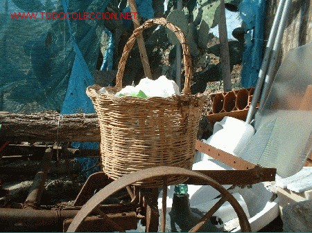 Antig&uuml;edades: cesta de mimbre - Foto 1