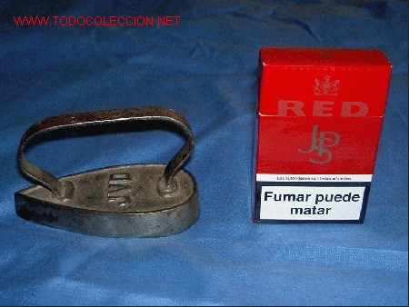 Antig&uuml;edades: ANTIGUA Y DIMINUTA PLANCHA - Foto 1