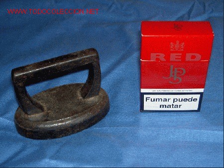 Antig&uuml;edades: ANTIGUA Y DIMINUTA PLANCHA - Foto 1