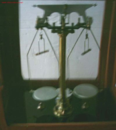 Antig&uuml;edades: BALANZA DE PRECISION madera de nogal &ndash; roble - Foto 3