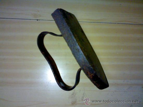 Antig&uuml;edades: PLANCHA ANTIGUA DE METAL. - Foto 2