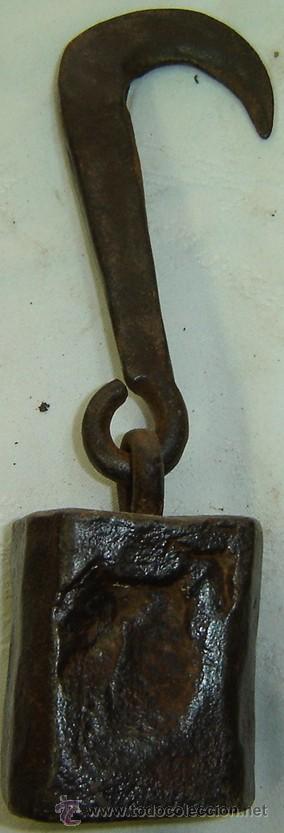 Antig&uuml;edades: PESA ANTIGUA DE BALANZA ROMANA CON MARCA MED. 7*15*6 CMS. - Foto 1